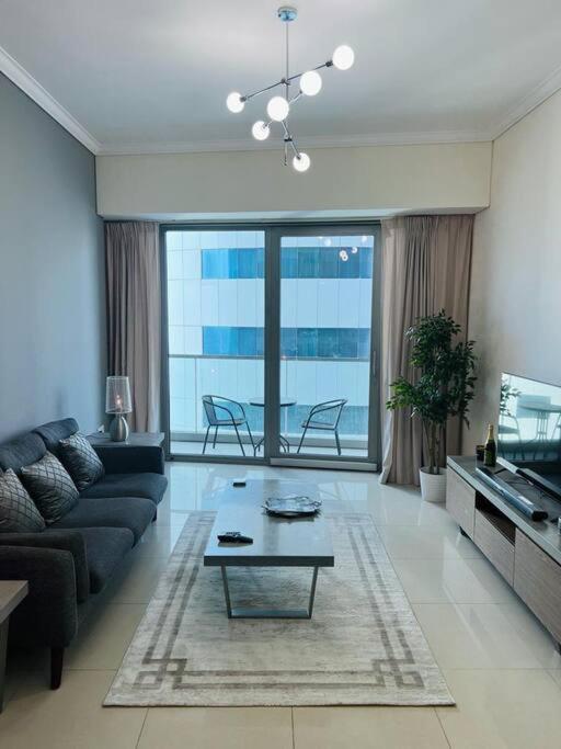 1 Bed Apartment With Sea View, Pool, Gym & Free Parking In Dubai Marina Luaran gambar