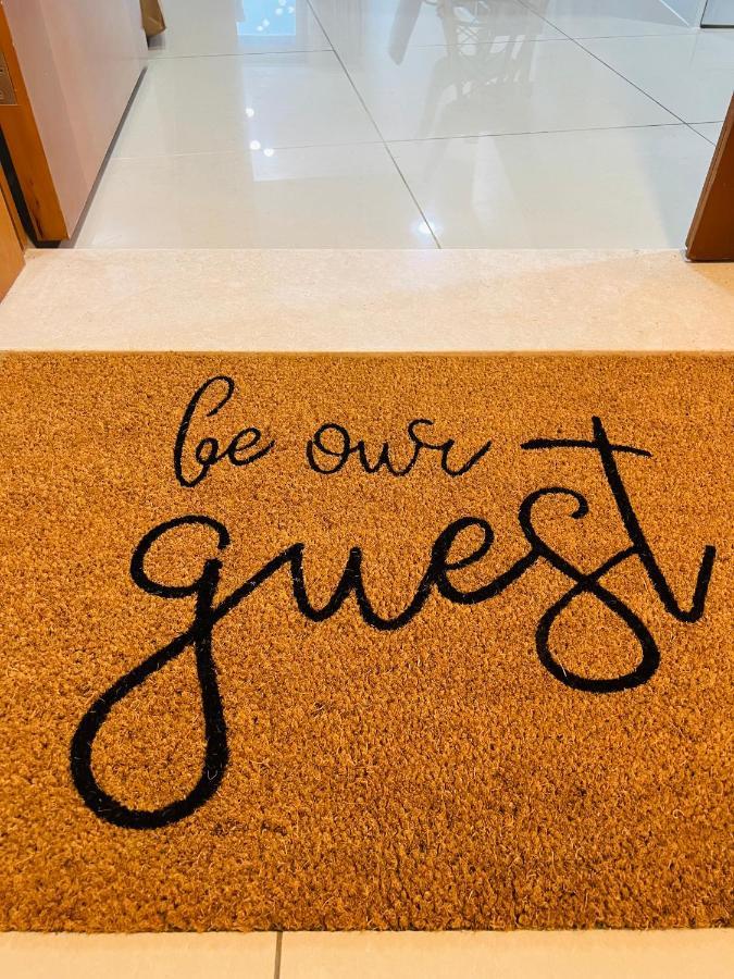 1 Bed Apartment With Sea View, Pool, Gym & Free Parking In Dubai Marina Luaran gambar